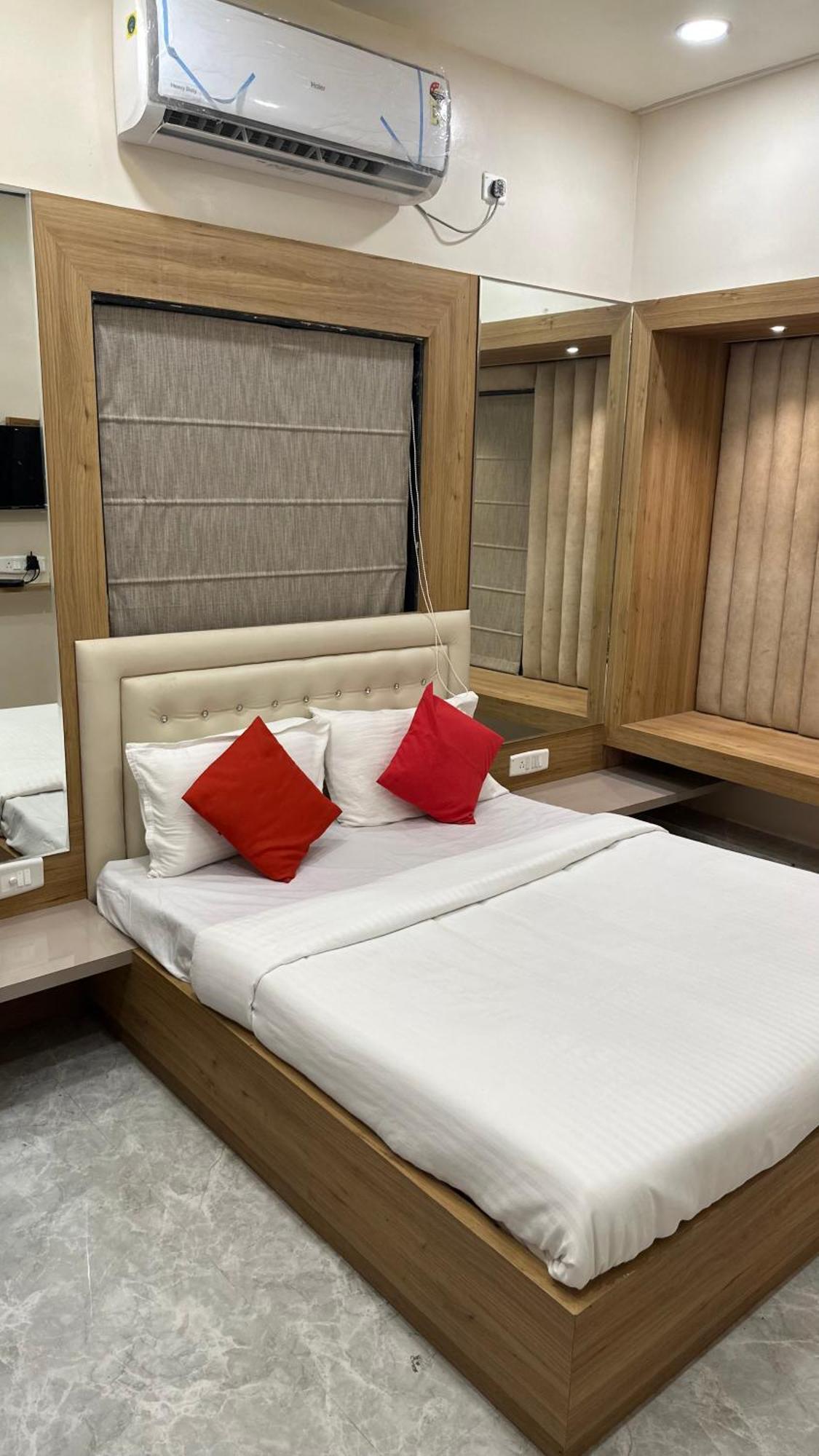 Hotel Soho House By Jayshrea à Chandrapur Extérieur photo