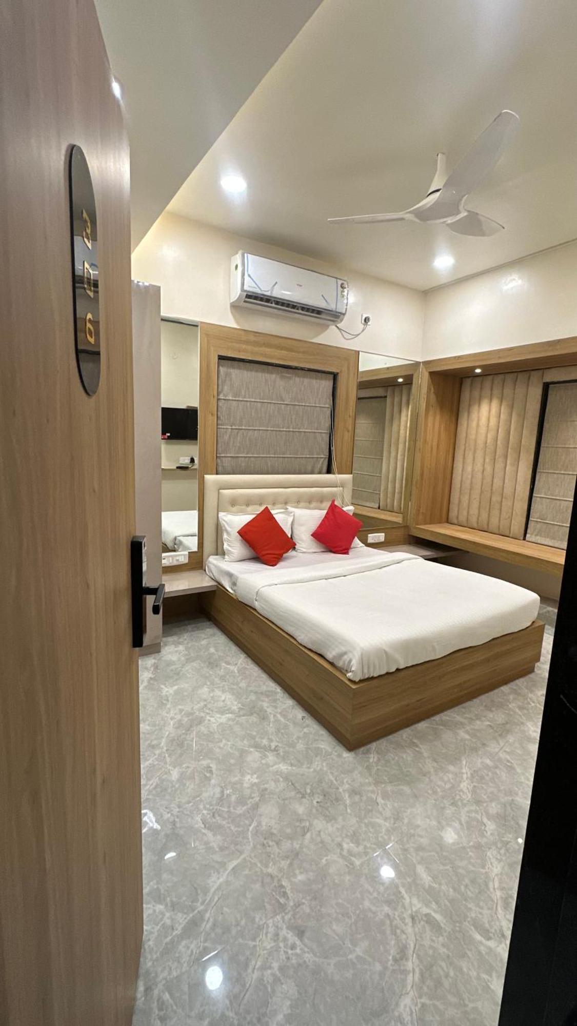 Hotel Soho House By Jayshrea à Chandrapur Extérieur photo